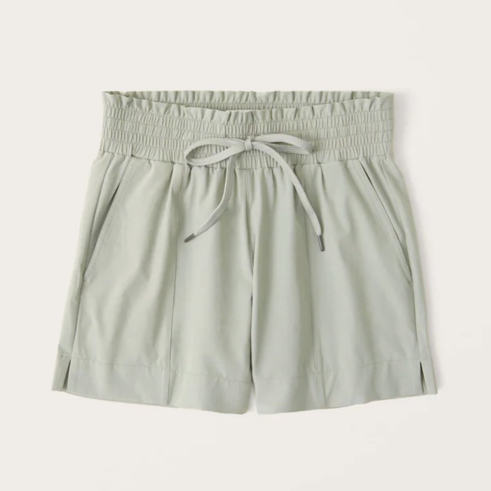 Abercrombie & Fitch Traveler Shorts in Sage (L)